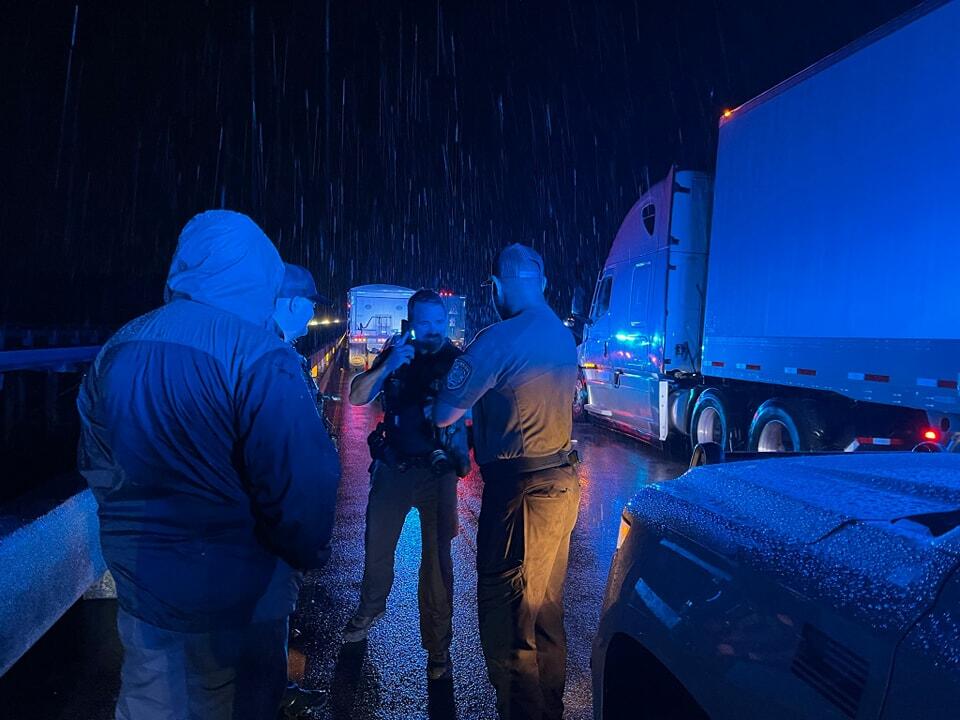 Deputies on Tennessee River Bridge