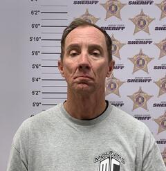 Mugshot of MOUNT, DAREN W
